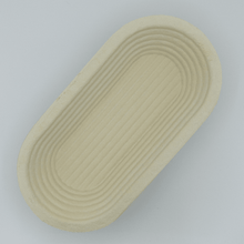Laden Sie das Bild in den Galerie-Viewer, Gärkorb (Brotform, Simperl) Oval länglich aus Holzschliff, Rillenmuster, 1 Kg, 30 x 13 cm - 25.stunden.BROT