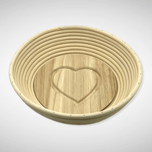 Laden Sie das Bild in den Galerie-Viewer, Gärkorb rund (Brotform, Simperl) aus Peddigrohr mit Muster Sonne am Boden - 25.stunden.BROT