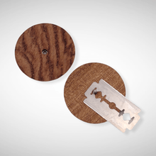 Laden Sie das Bild in den Galerie-Viewer, Teigritzer (Baguettemesser, Bäckermesser) Holzgriff/Rasierklinge "Kreisel" - 25.stunden.BROT