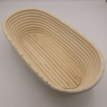 Laden Sie das Bild in den Galerie-Viewer, Gärkorb (Brotform, Simperl) oval aus Peddigrohr - 25.stunden.BROT
